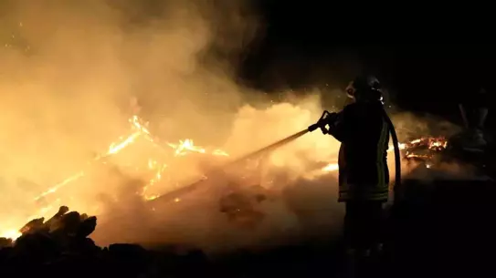 Kastamonu’da Çıkan Yangın 1 Evi ve 2 Samanlığı Yaktı