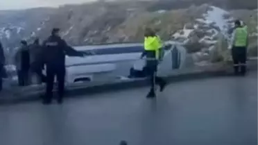 Gaziantep’te Buzlu Yol Kazası: İşçi Servisi Şarampolde Devrildi, 10 Yaralı