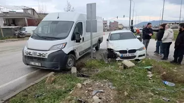 Hatay’da Fiat Minibüs ile BMW Çarpıştı: Sürücü Yaralandı