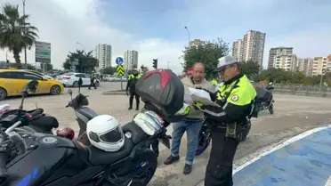 Motosiklet denetiminde polis memurları