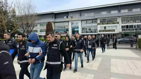 Düzce'de Sahte Kimlikle Arazi Satışı Yapan Dolandırıcılık Çetesi Çökertildi