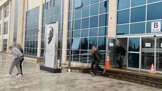 Uşak'ta Uyuşturucu Operasyonu: 3 Şüpheli Gözaltına Alındı