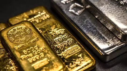 Altın ve Gümüşte Ani Düşüş: Doların Güçlenmesi Piyasalara Yansıyor
