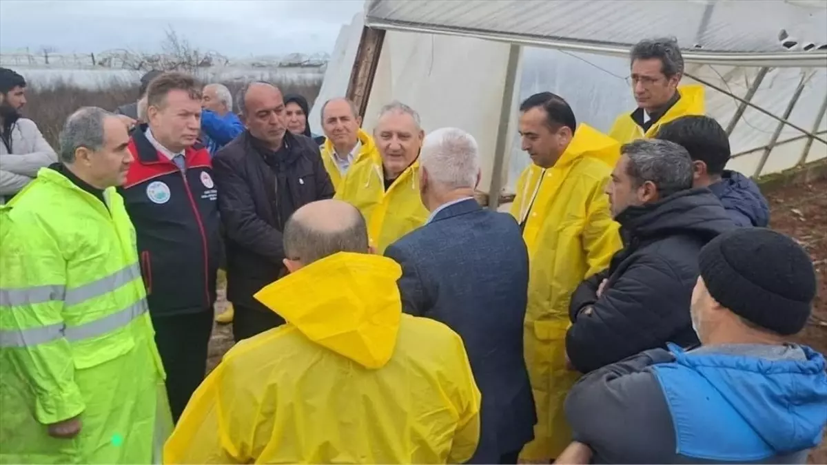 Aksu ve Kumluca’da Sel Sonrası Seralar İnceleniyor, Tarım Sigortası Uyarısı Yapıldı