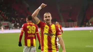 Göztepe Oyuncularından Tribün Desteğine Önemli Uyarı: Ceza Almamak İçin Birlikte Olalım