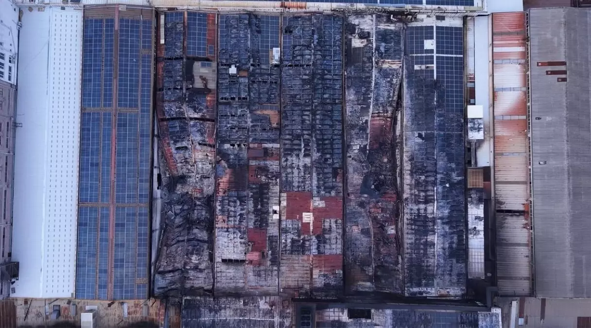 Bursa’da Kimyasal Fabrika Yangını: 12 İtfaiyeci Dumanla Mücadele Etti