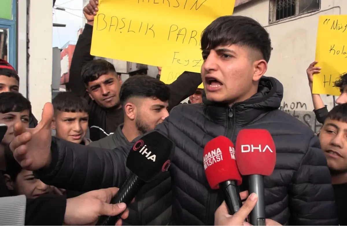 Adana’da Gençler ‘Başlık Parası’ Geleneğine Karşı Sokak Eylemi Düzenledi