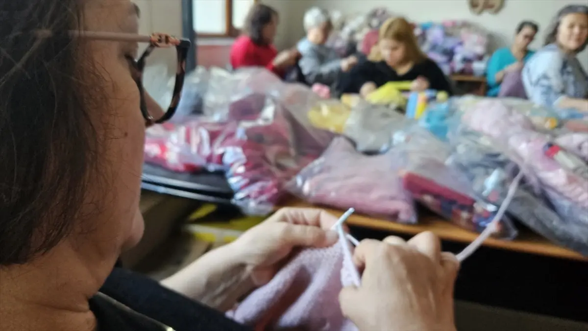 Çanakkale'de Kursiyerler, Gazze Çocukları İçin El Örgüsü Ürünler Hazırladı