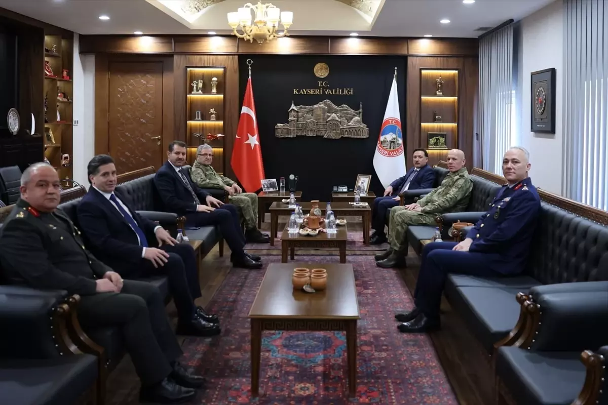 Vali Çiçek, Komutan ve Bakan Yardımcısı bir arada