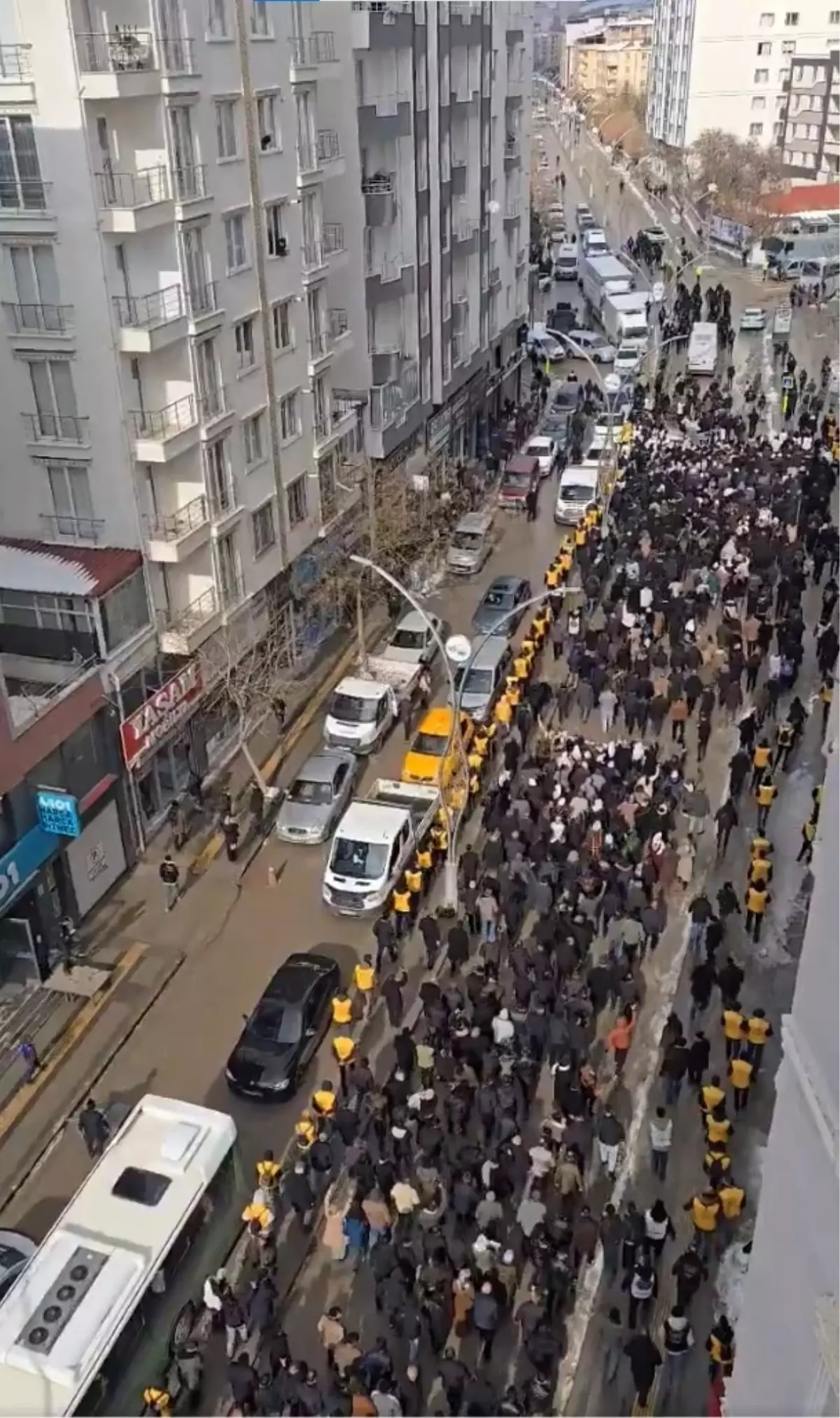 Van ve Ağrı’da sokak karışıklığı