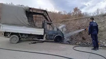 Taşova’da Seyir Halindeki Kamyonette Şiddetli Yangın Çıktı, Araç Kullanılamaz Hale Geldi