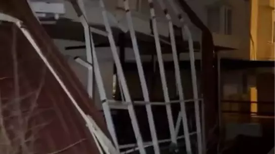 Kuşadası’nda Şiddetli Fırtına Ev ve Ağaçları Yok Etti