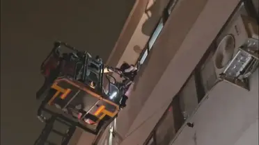 Beyoğlu'nda 4 Katlı Otelde Yangın: 3 Kişi Kurtarıldı, Alevler Kontrol Altına Alındı