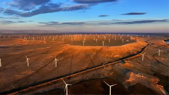 Xinjiang’da 6 Yeni Yenilenebilir Enerji Üssü Açıldı, Kapasite 167 MW’a Ulaştı