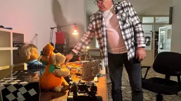 Emekli Mühendis Bülent Uysaler, Bozulan Oyuncakları Yeniden Hayata Döndürüyor