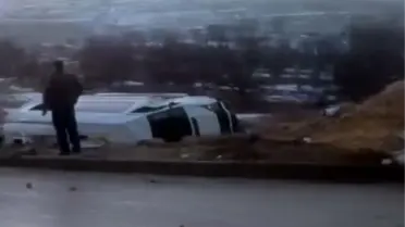 Gaziantep'te Kaygan Yolda Devrilen Minibüste 10 İşçi Yaralandı