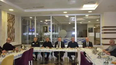 Gençler spor yaparken