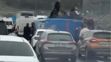 Kemerburgaz’da Cezaevi Nakil Aracı Devrildi, Birkaç Yaralı