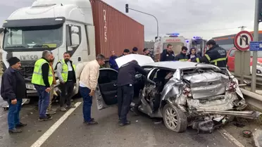 Çerkezköy'de Trafik Işığında TIR Çarpması: 3 Kişi Yaralandı
