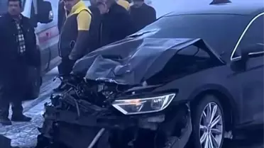 Kaza sonrası yol kenarındaki hasar