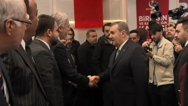 Destici ve kalabalık