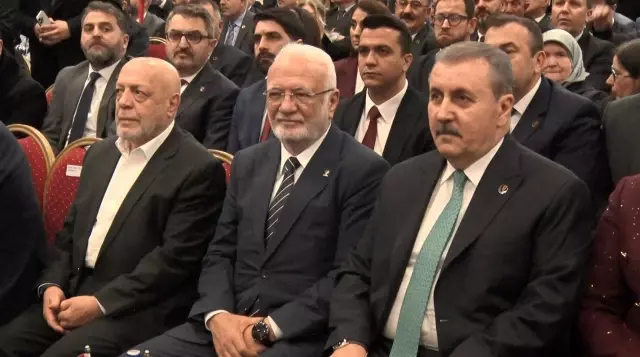 Destici'nin sahnedeki konuşması