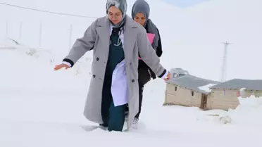 Karla Mücadele Eden Doktor Didem Durgun ve Ekibi Çaldıran’da Evde Sağlık Hizmeti Sunuyor