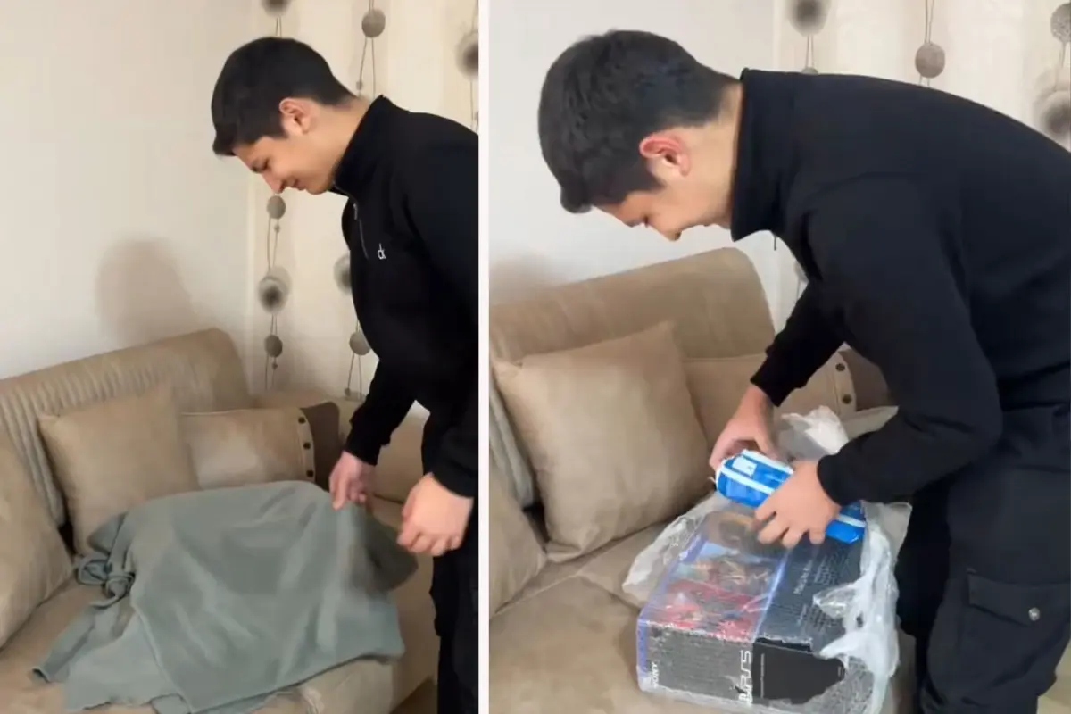 Kardeşine oyun konsolu hediye eden genç