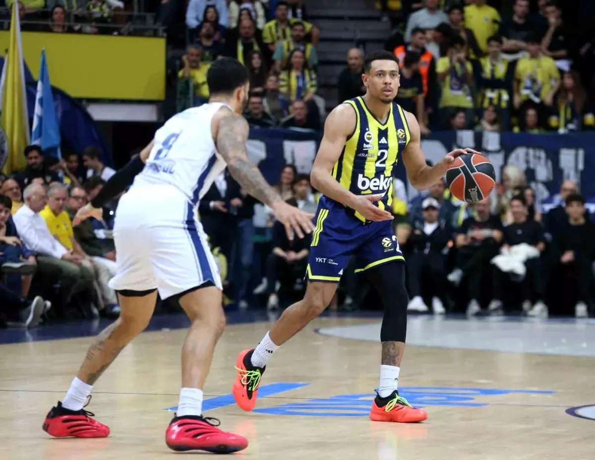 Fenerbahçe ve A. Efes maçından sahada mücadele