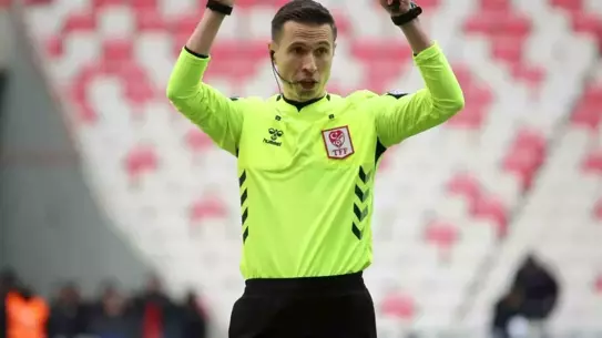 Adnan Deniz Kayatepe, Galatasaray ile Kayserispor'un Süper Lig Karşılaşmasını Yönetiyor