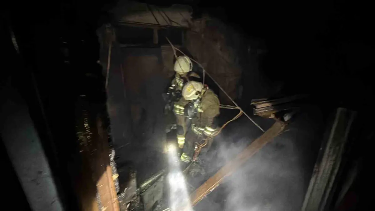 Düzce Strafor Fabrikasında 2,5 Saatlik Mücadele Sonucu Yangın Söndürüldü