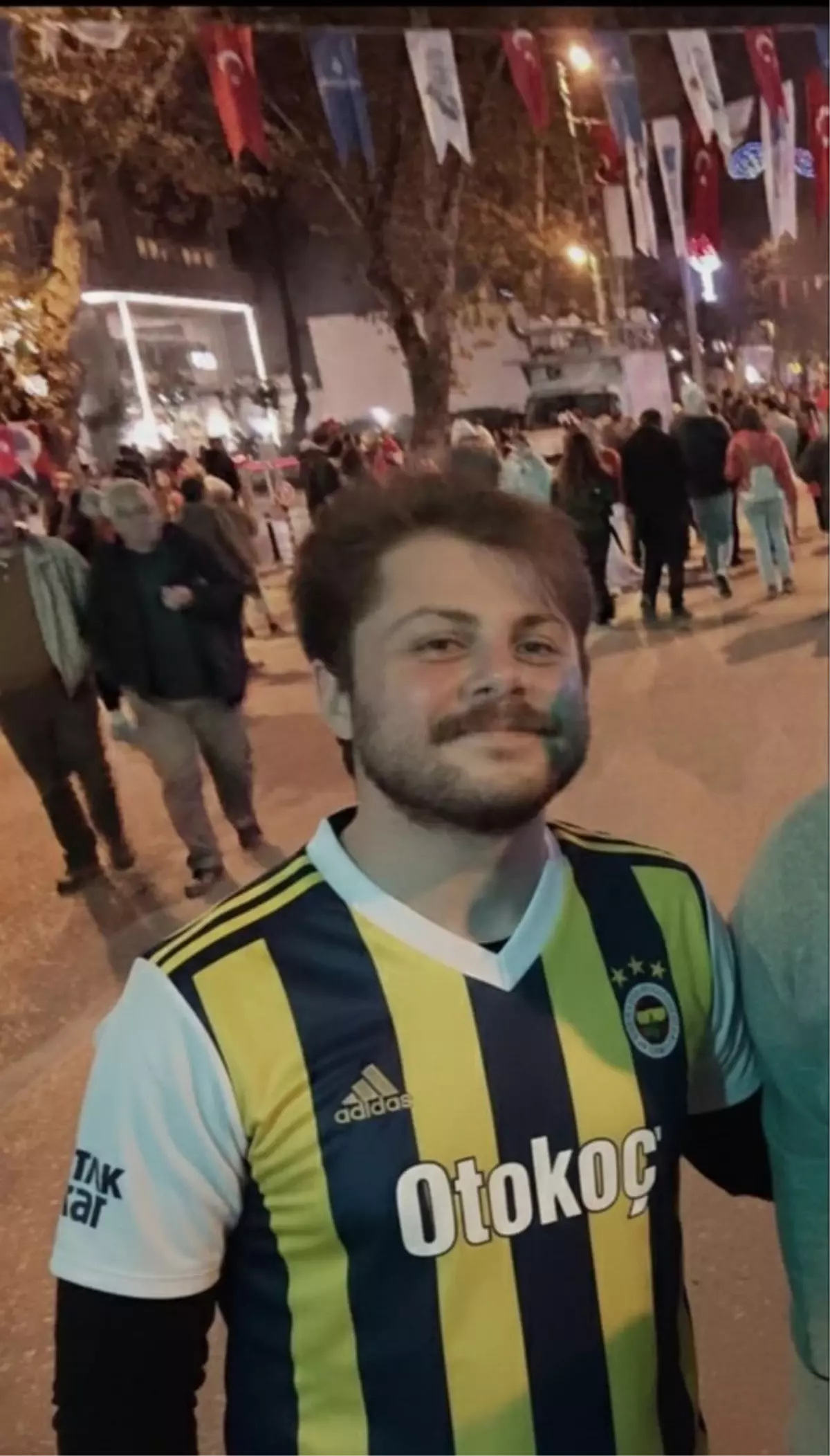 Beşiktaş Sahili'nde Kayıp Öğrencinin Denize Atladığı Anlar Güvenlik Kamerasında Yakalandı