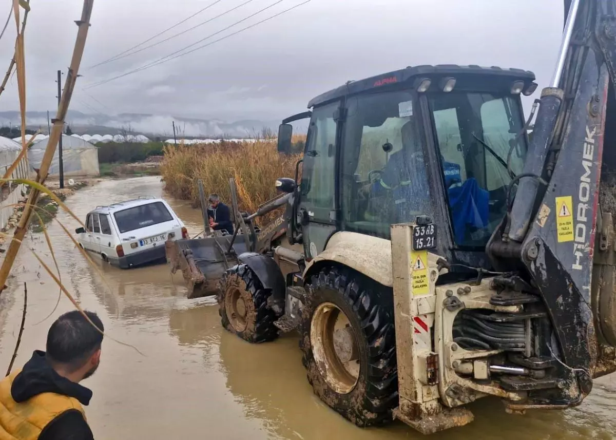 Sel sonrası Mersin sokakları