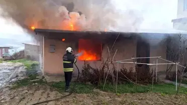 Hatay Altınözü'nde Müstakil Evde Şiddetli Yangın Kontrol Altına Alındı