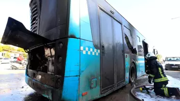 Antalya’da Halk Otobüsünde Çıkan Yangın Sürücünün Hızlı Müdahalesiyle Kontrol Altına Alındı