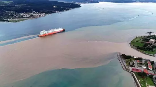 Şiddetli Yağış Sonrası Çanakkale Boğazı'nda Su Rengi Kahverengiye Döndü