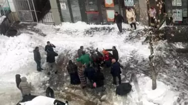 Bingöl'de Çatıdan Düşen Kar Kütlesi Kadını Öldürdü