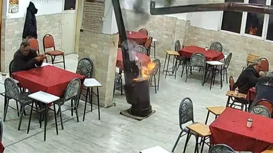 Patlama sonrası duman ve kıvılcımlar