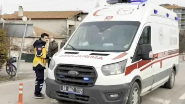 Aksaray’da Kamyonet Çarpması Sonrası 63 Yaşındaki Bisiklet Sürücüsü Hastaneye Kaldırıldı