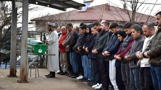 Akçakoca’da 22 Yaşındaki Genç Tüfekle Vuruldu, Sakarya’da Cenaze Töreni Gerçekleşti