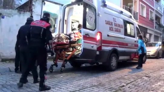 Efeler'de Kadın Evinde Baygın Bulundu, Hastaneye Sevk Edildi