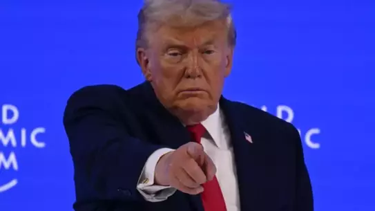 Trump, Kanada'ya Uçak Sertifikasını İptal Ettirdi: %50 Gümrük Vergisi Getirildi