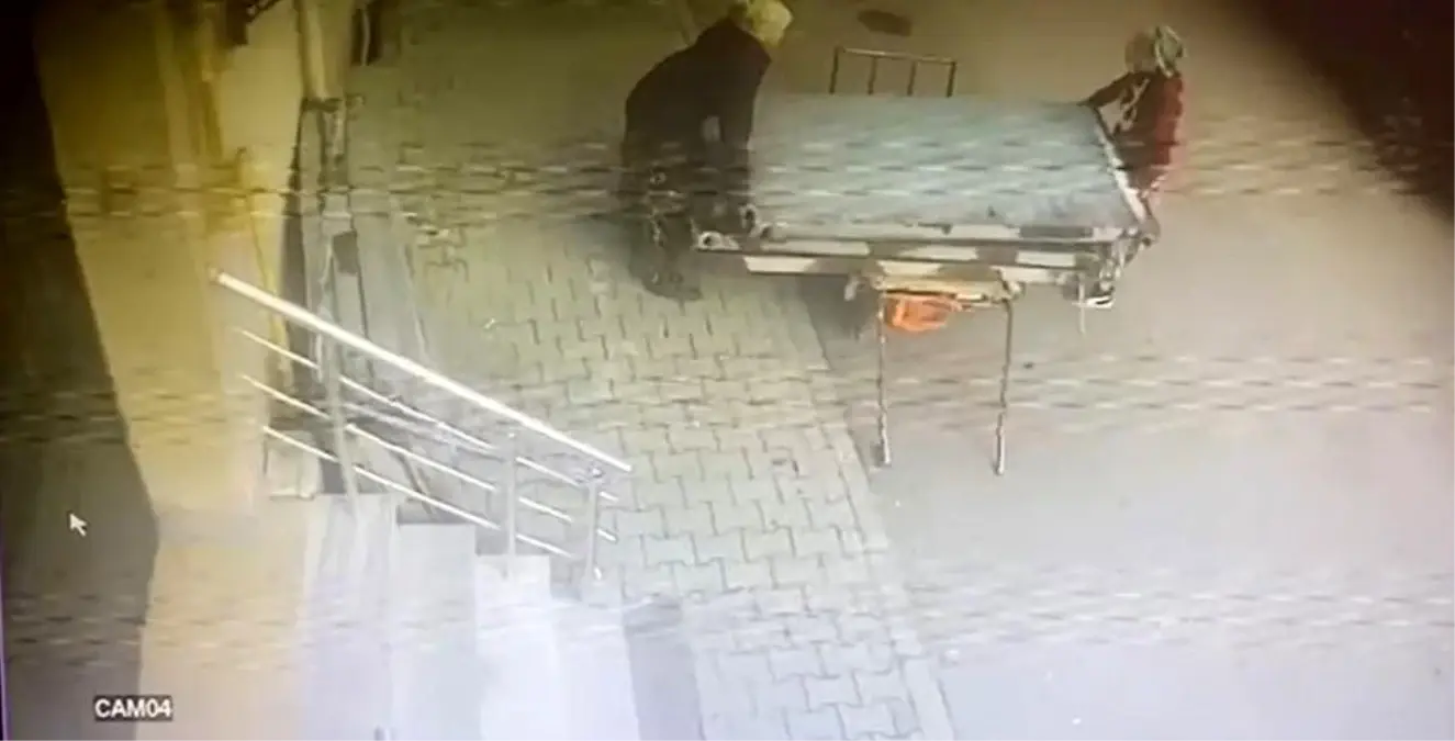 Kocaeli’de Fırtına Sonrası Çalınan Güneş Panelleri Güvenlik Kamerasında Görüldü