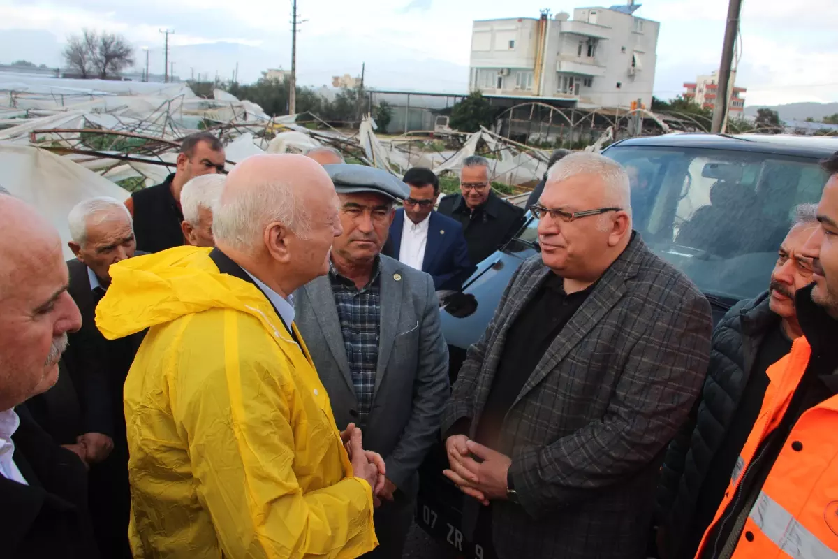 Kumluca’da sel ve hortumdan zarar gören tarım üreticileri