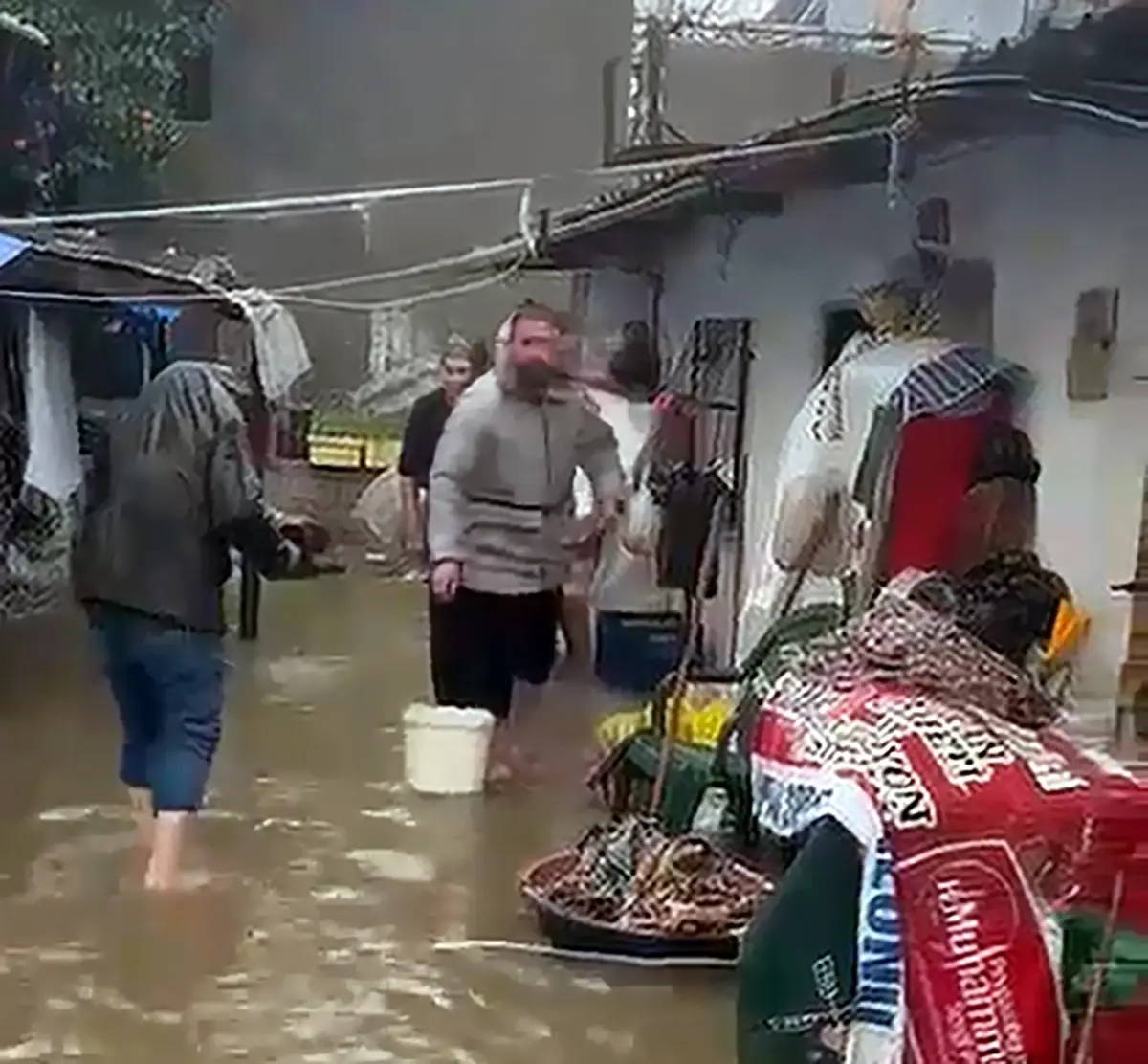Adana’da Sağanak Yağışa Rağmen Oyun Coşkusu Sürdü