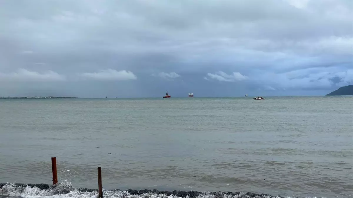 Çanakkale Boğazı'nda Yoğun Yağış Sonrası Su Renk Değişikliği