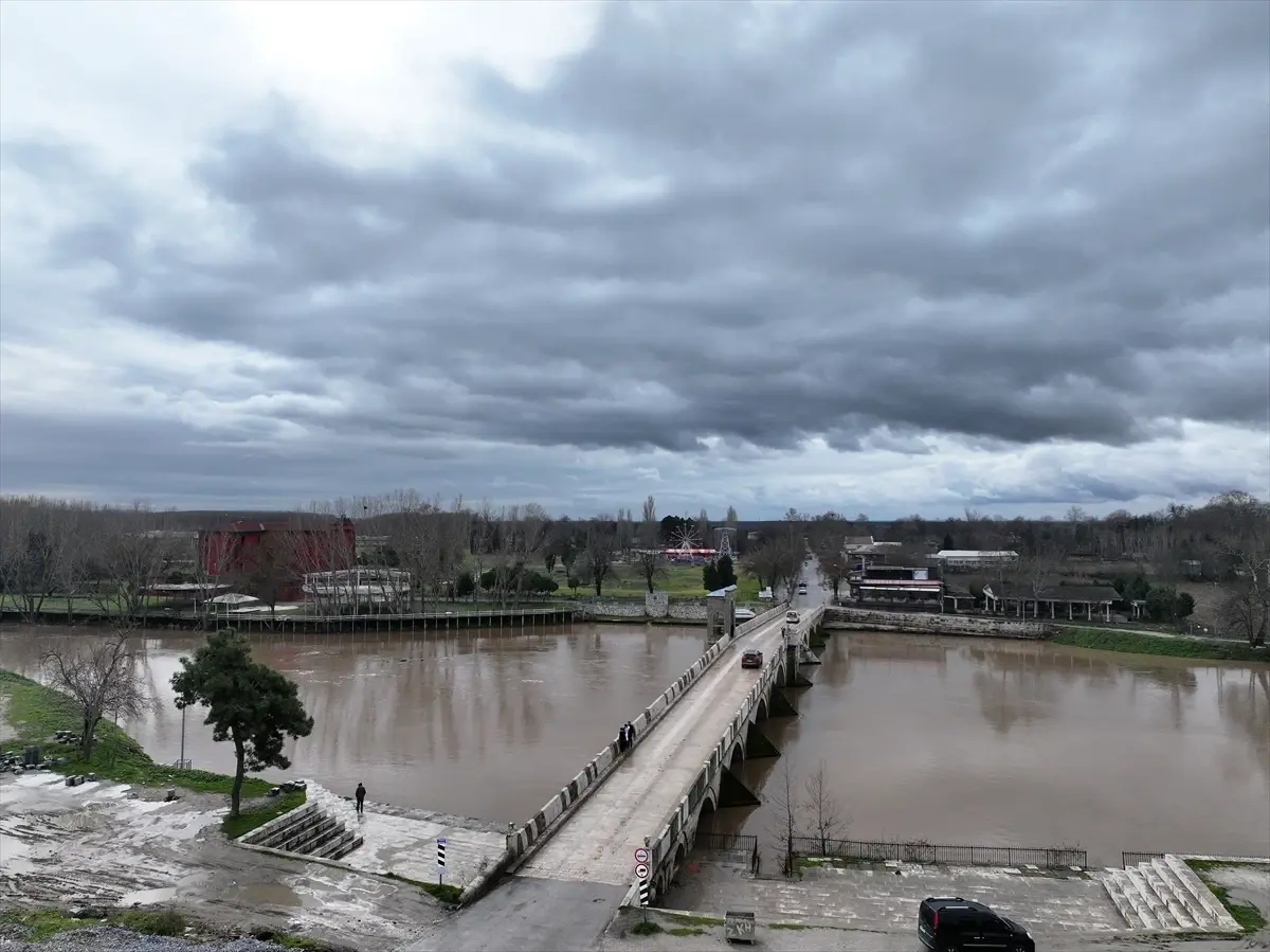 Edirne Nehirlerinde Yükselen Su Seviyesi