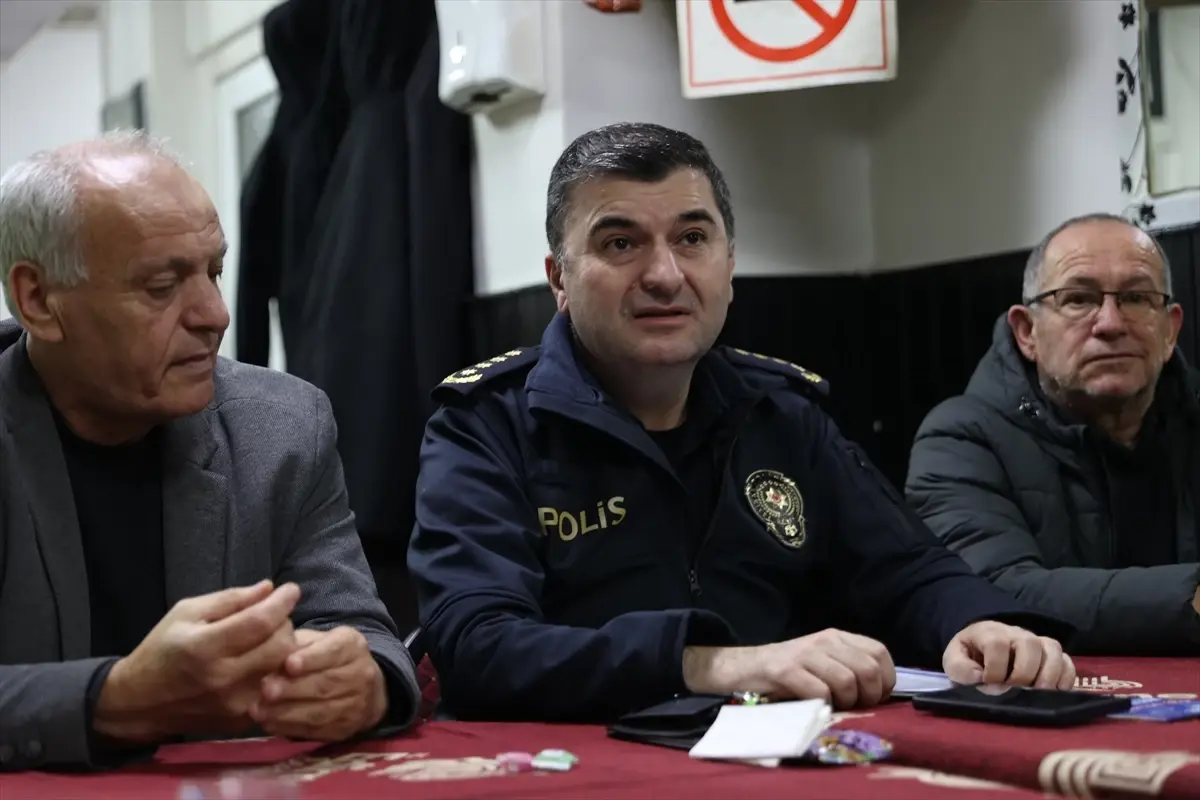 Edirne'de Emniyet Müdürü Ayhan'dan Mahalle Halkına Asayiş ve Dolandırıcılık Uyarısı
