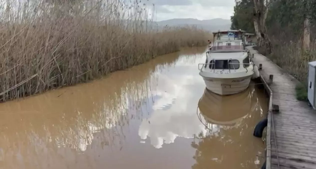 Akyaka’da Deniz Kahverengiye Döndü: Sağanak ve Fırtına Sonrası Alarm