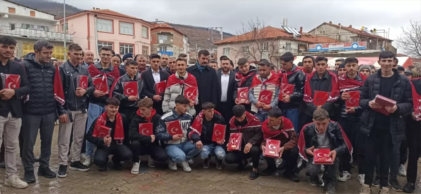 Akharım’da Gençler Askerlik Yolculuğuna Hazırlanıyor: Uğurlama Töreni ve Paylaşımlı Sofra